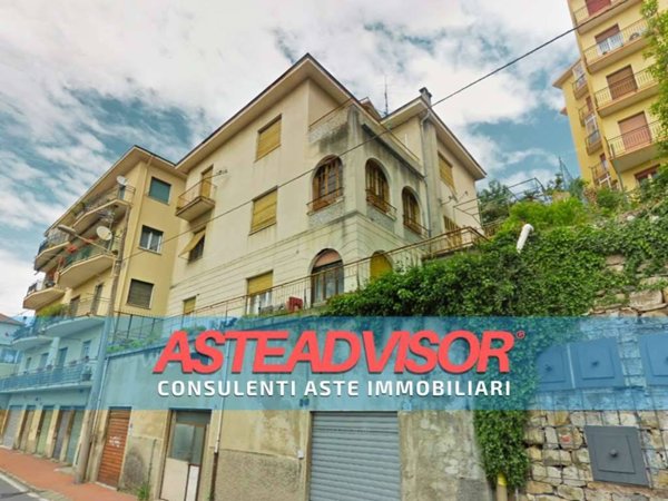 appartamento in vendita ad Imperia in zona Porto Maurizio