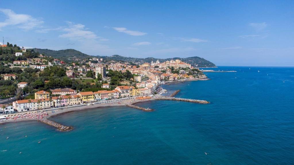 appartamento in vendita ad Imperia in zona Porto Maurizio