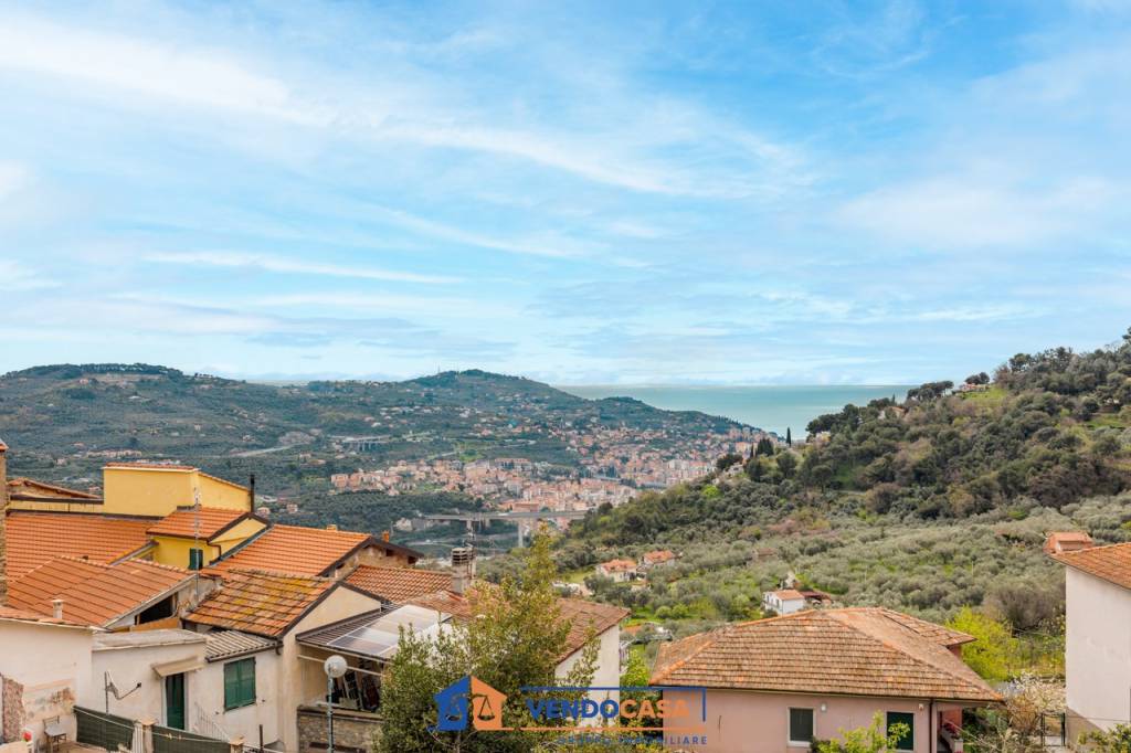 appartamento in vendita ad Imperia in zona Sant'Agata