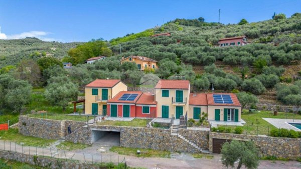 casa indipendente in vendita ad Imperia