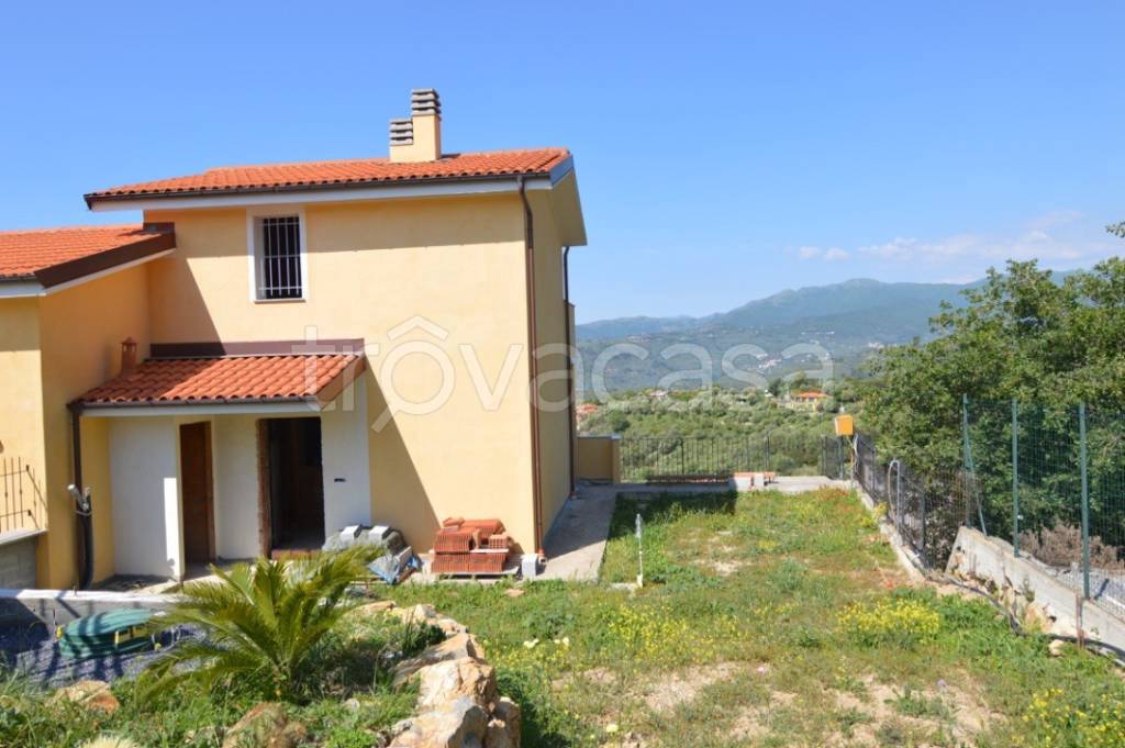 casa indipendente in vendita ad Imperia in zona Porto Maurizio