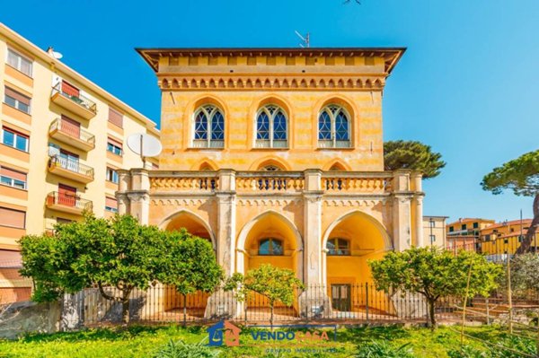 casa indipendente in vendita ad Imperia in zona Porto Maurizio
