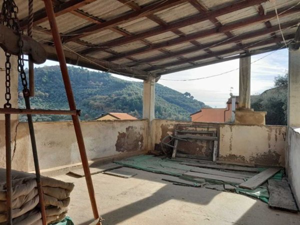 casa indipendente in vendita ad Imperia in zona Moltedo