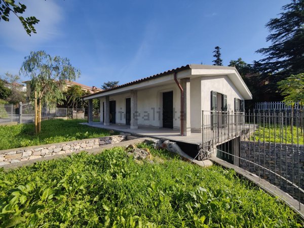 casa indipendente in vendita ad Imperia