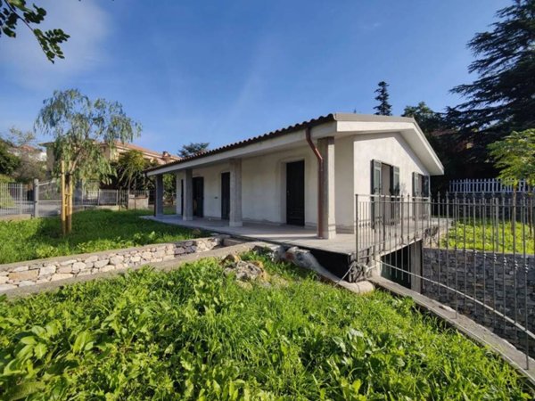 casa indipendente in vendita ad Imperia in zona Torrazza / Clavi