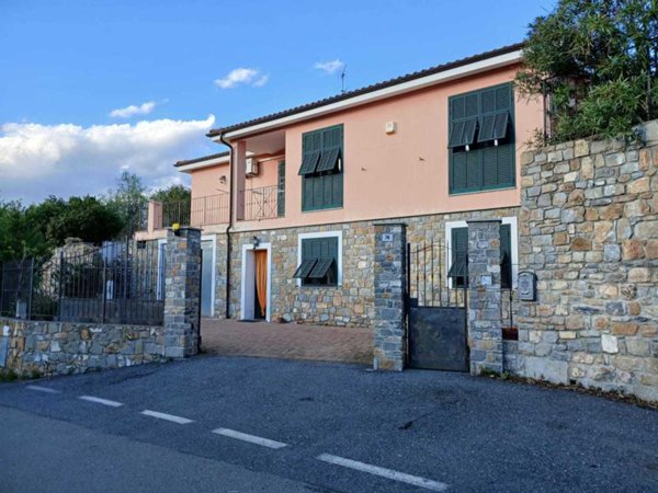 casa indipendente in vendita ad Imperia