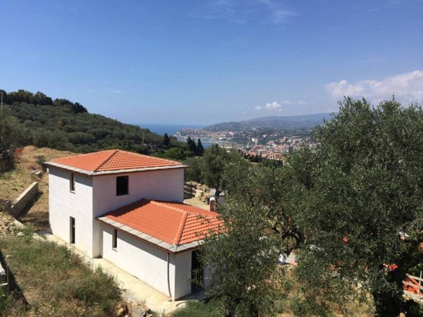 casa indipendente in vendita ad Imperia in zona Oneglia