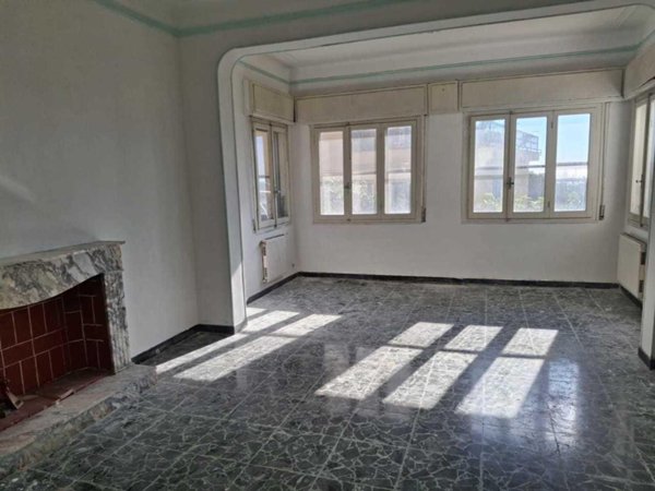 casa indipendente in vendita ad Imperia in zona Oneglia