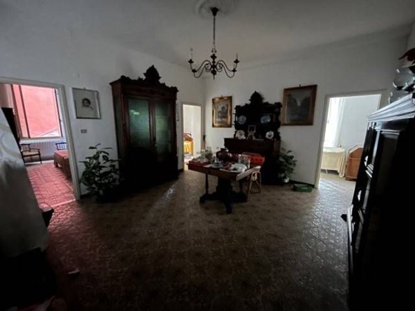 appartamento in vendita ad Imperia in zona Porto Maurizio