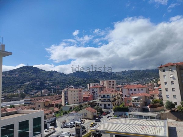 appartamento in vendita ad Imperia in zona Oneglia