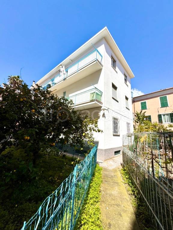 appartamento in vendita ad Imperia in zona Porto Maurizio