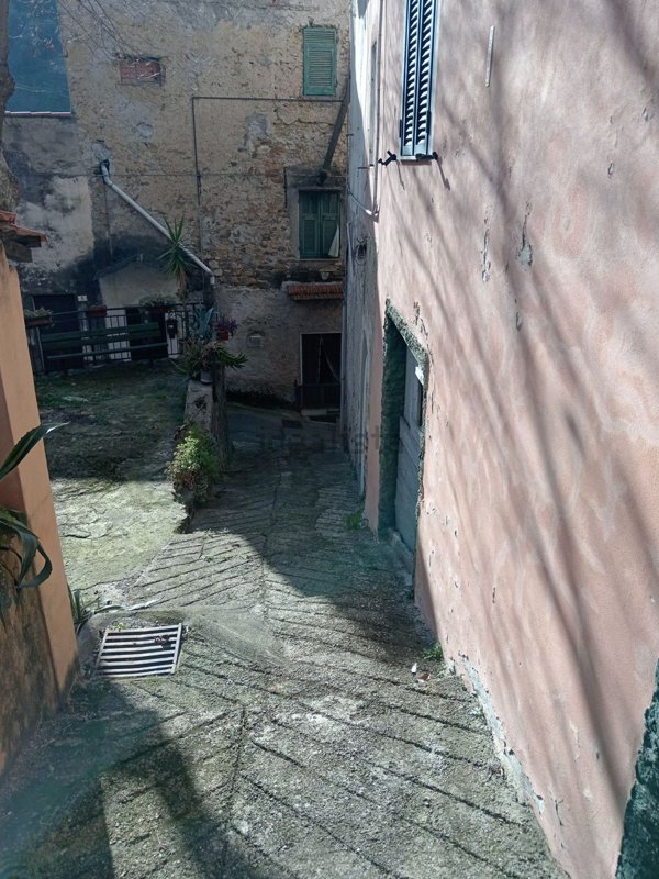 appartamento in vendita ad Imperia in zona Moltedo