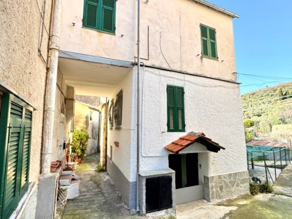 casa indipendente in vendita ad Imperia in zona Montegrazie