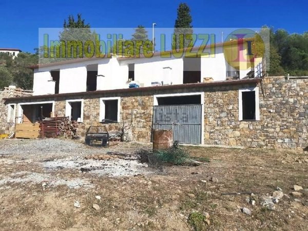 casa indipendente in vendita ad Imperia in zona Oneglia