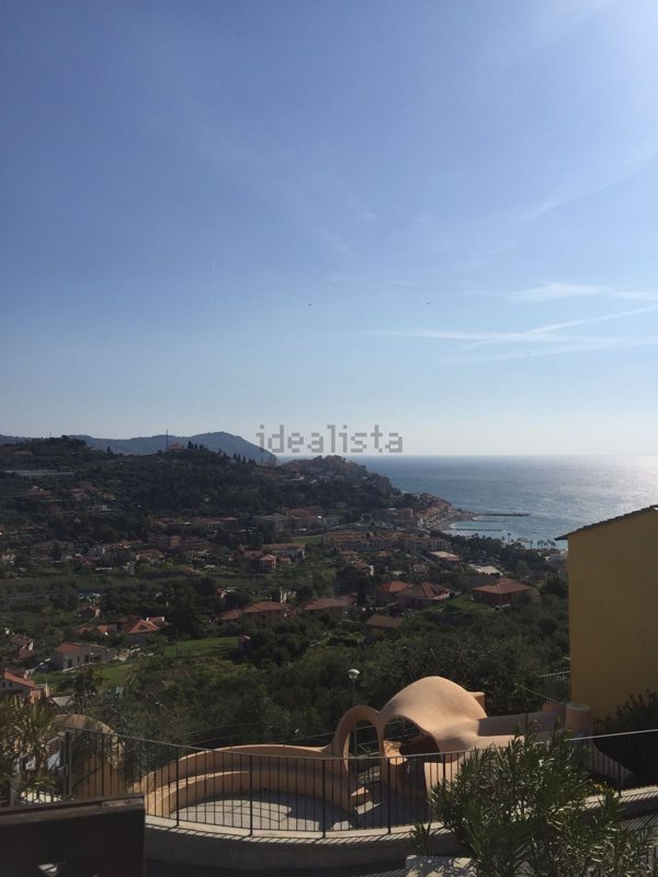 appartamento in vendita ad Imperia in zona Porto Maurizio