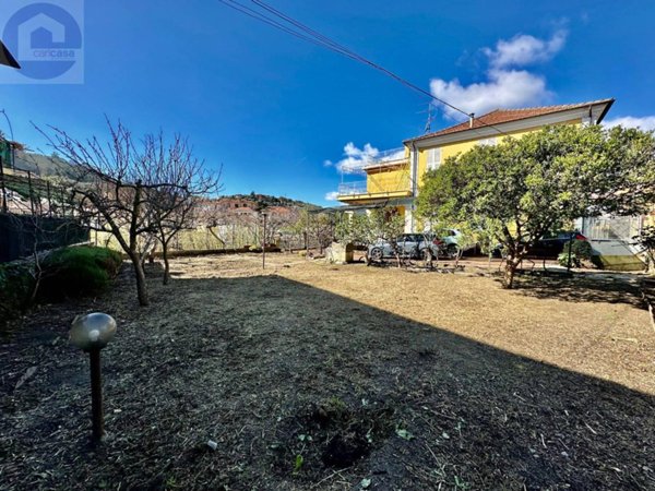 casa indipendente in vendita ad Imperia in zona Porto Maurizio