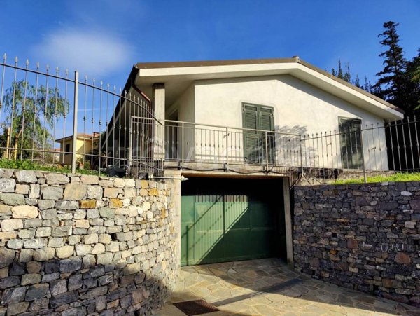 casa indipendente in vendita ad Imperia