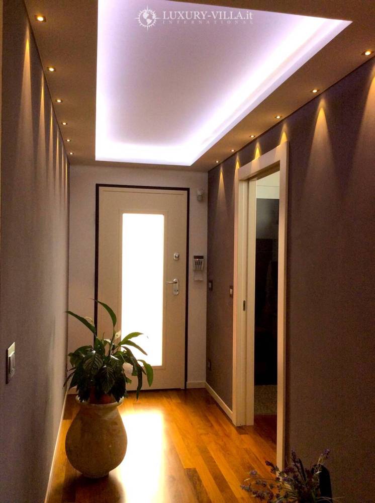 casa indipendente in vendita ad Imperia in zona Poggi