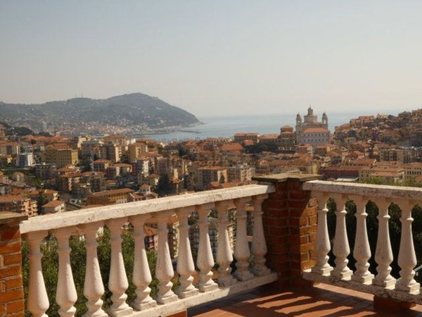 casa indipendente in vendita ad Imperia in zona Porto Maurizio