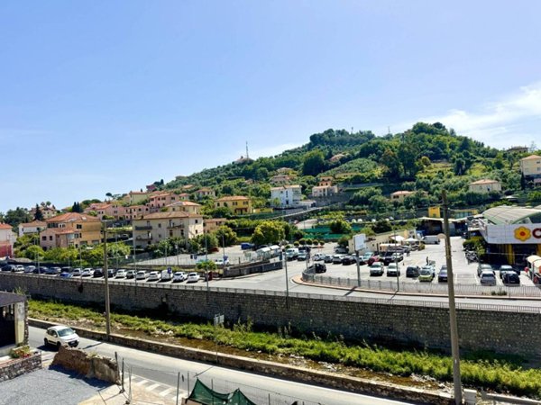 appartamento in vendita ad Imperia in zona Porto Maurizio