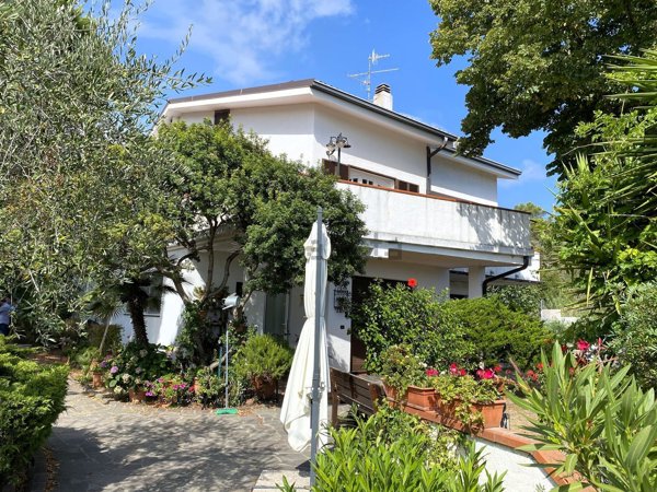 casa indipendente in vendita ad Imperia