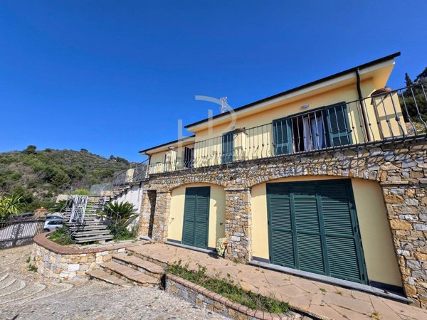 casa indipendente in vendita ad Imperia