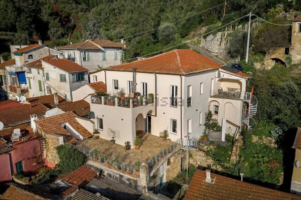 casa indipendente in vendita ad Imperia in zona Moltedo