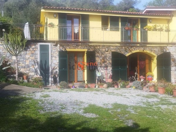 appartamento in vendita ad Imperia in zona Poggi