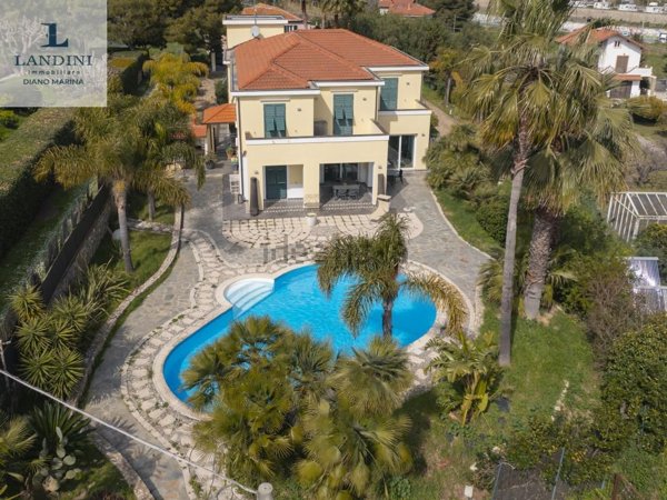 casa indipendente in vendita ad Imperia