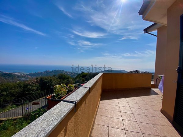 casa indipendente in vendita ad Imperia in zona Oneglia