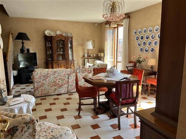 casa indipendente in vendita ad Imperia in zona Oneglia