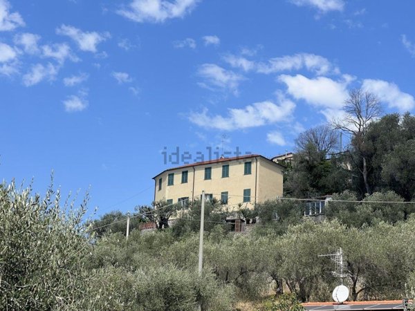 casa indipendente in vendita ad Imperia