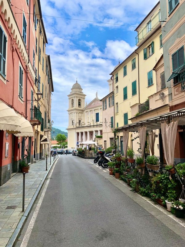 appartamento in vendita ad Imperia in zona Porto Maurizio