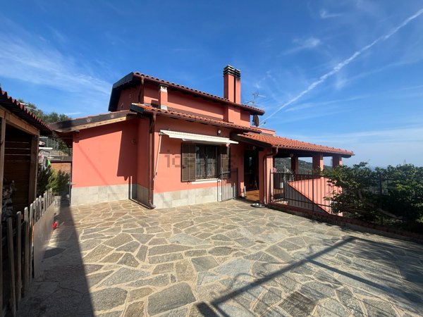 casa indipendente in vendita ad Imperia in zona Montegrazie