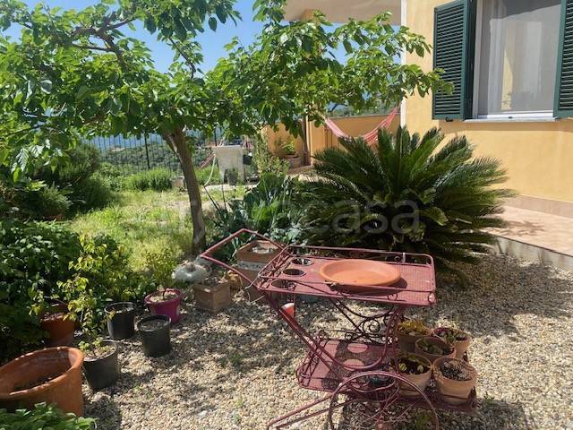 casa indipendente in vendita ad Imperia in zona Porto Maurizio