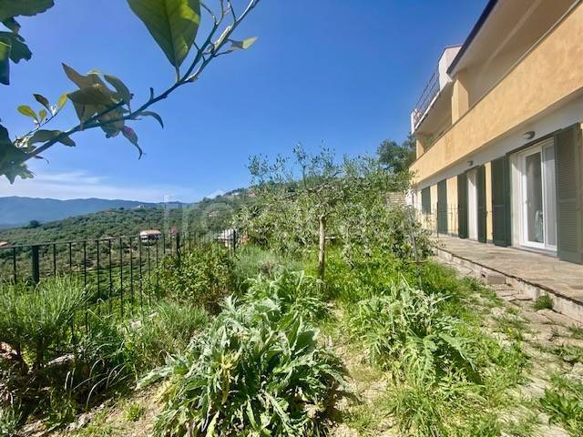 casa indipendente in vendita ad Imperia in zona Porto Maurizio
