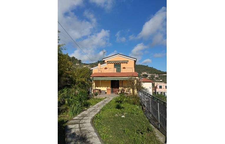 casa indipendente in vendita ad Imperia