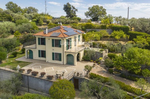 casa indipendente in vendita ad Imperia