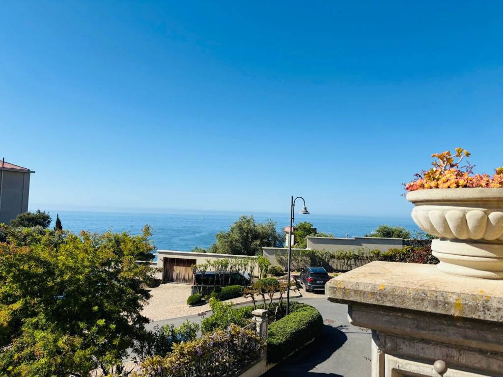 appartamento in vendita ad Imperia in zona Porto Maurizio