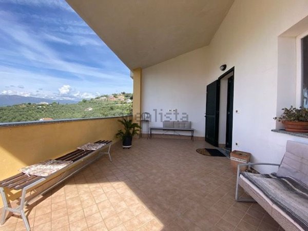 casa indipendente in vendita ad Imperia in zona Porto Maurizio