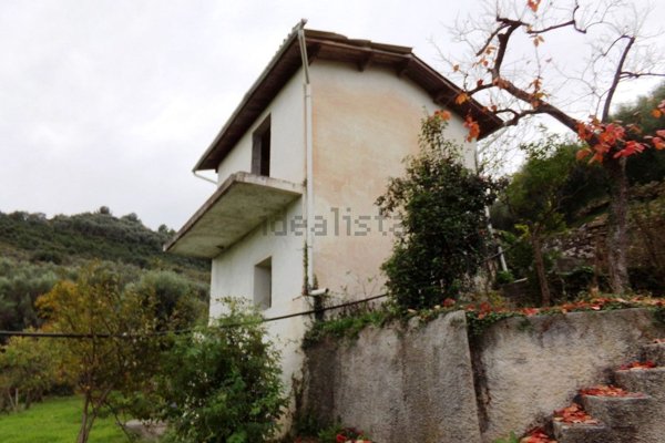 appartamento in vendita ad Imperia in zona Torrazza / Clavi