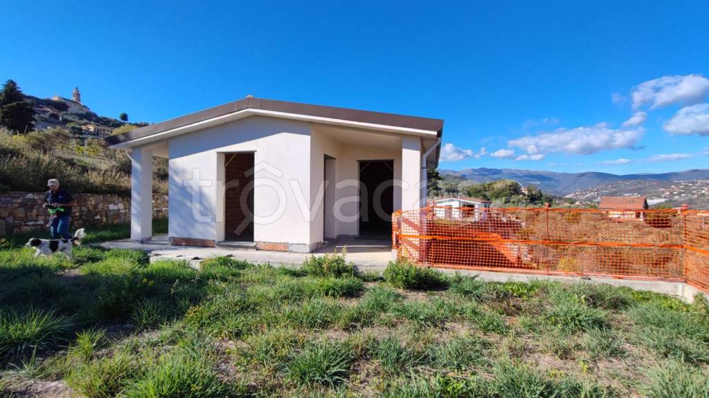 casa indipendente in vendita ad Imperia in zona Poggi
