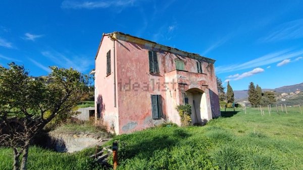 casa indipendente in vendita ad Imperia in zona Porto Maurizio
