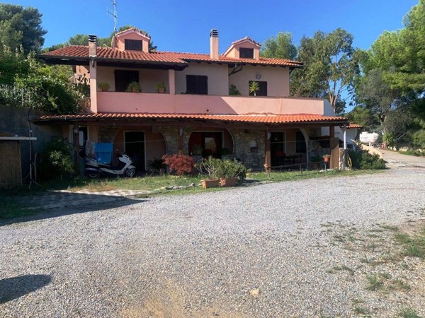 casa indipendente in vendita ad Imperia