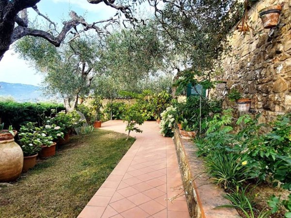casa indipendente in vendita ad Imperia in zona Poggi