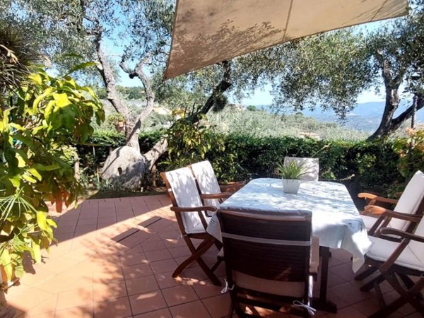 casa indipendente in vendita ad Imperia in zona Poggi