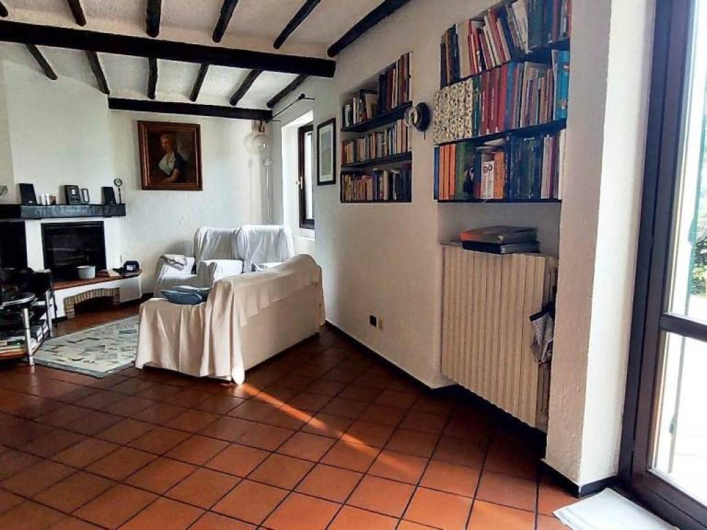 casa indipendente in vendita ad Imperia in zona Poggi