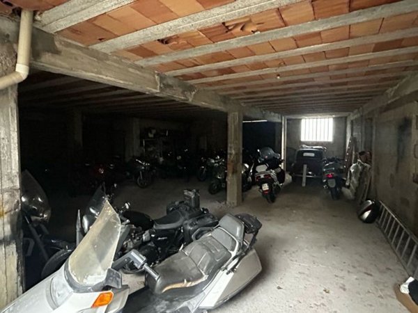 locale di sgombero in vendita ad Imperia in zona Oneglia