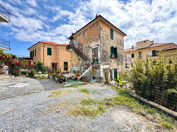 appartamento in vendita ad Imperia in zona Porto Maurizio