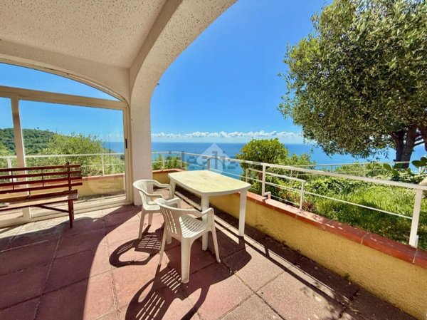 casa indipendente in vendita ad Imperia
